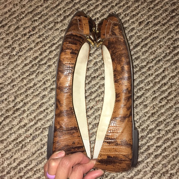 SOLD❗️Michael Kors Flat - Picture 4 of 5
